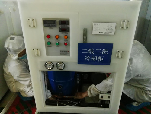 无尘室内冷水机组更换压缩机和蒸发器